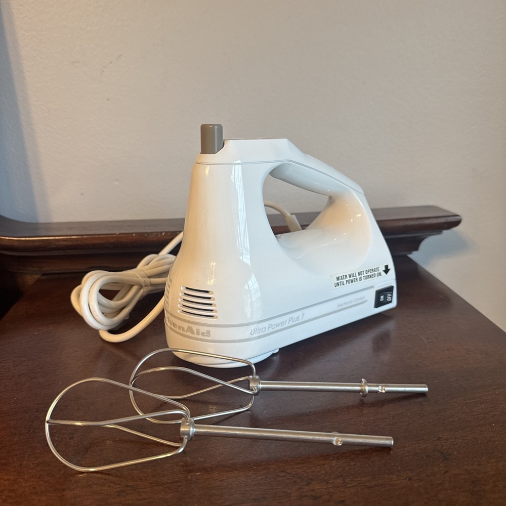 Kitchenaid Ultra Power Plus 7 Electronic Control Hand Mixer w/ Beaters KHM7TWH